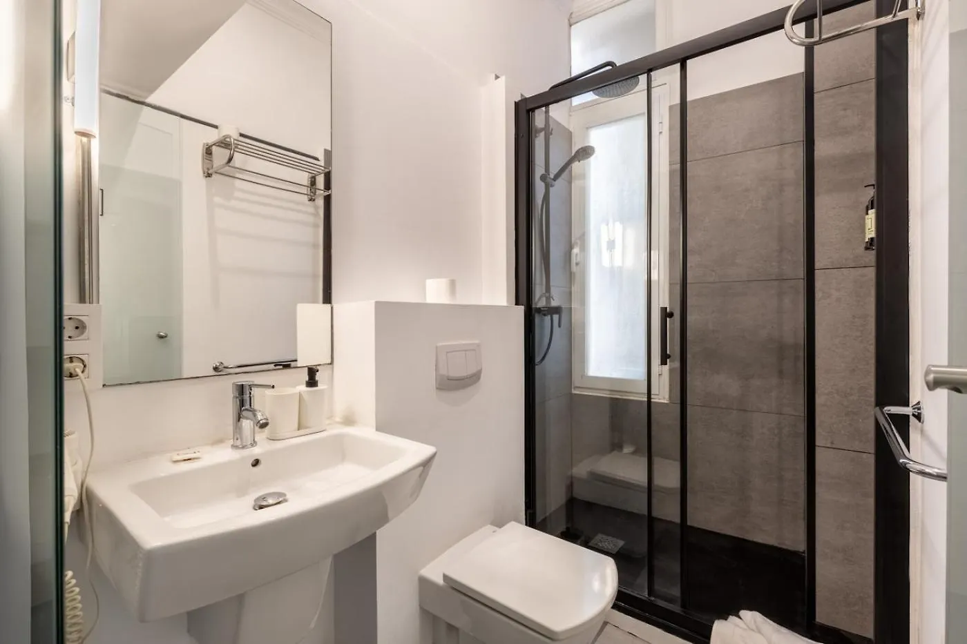 Antiguo Brondo Selfcheck-In Smart Rooms Palma de Mallorca Spain